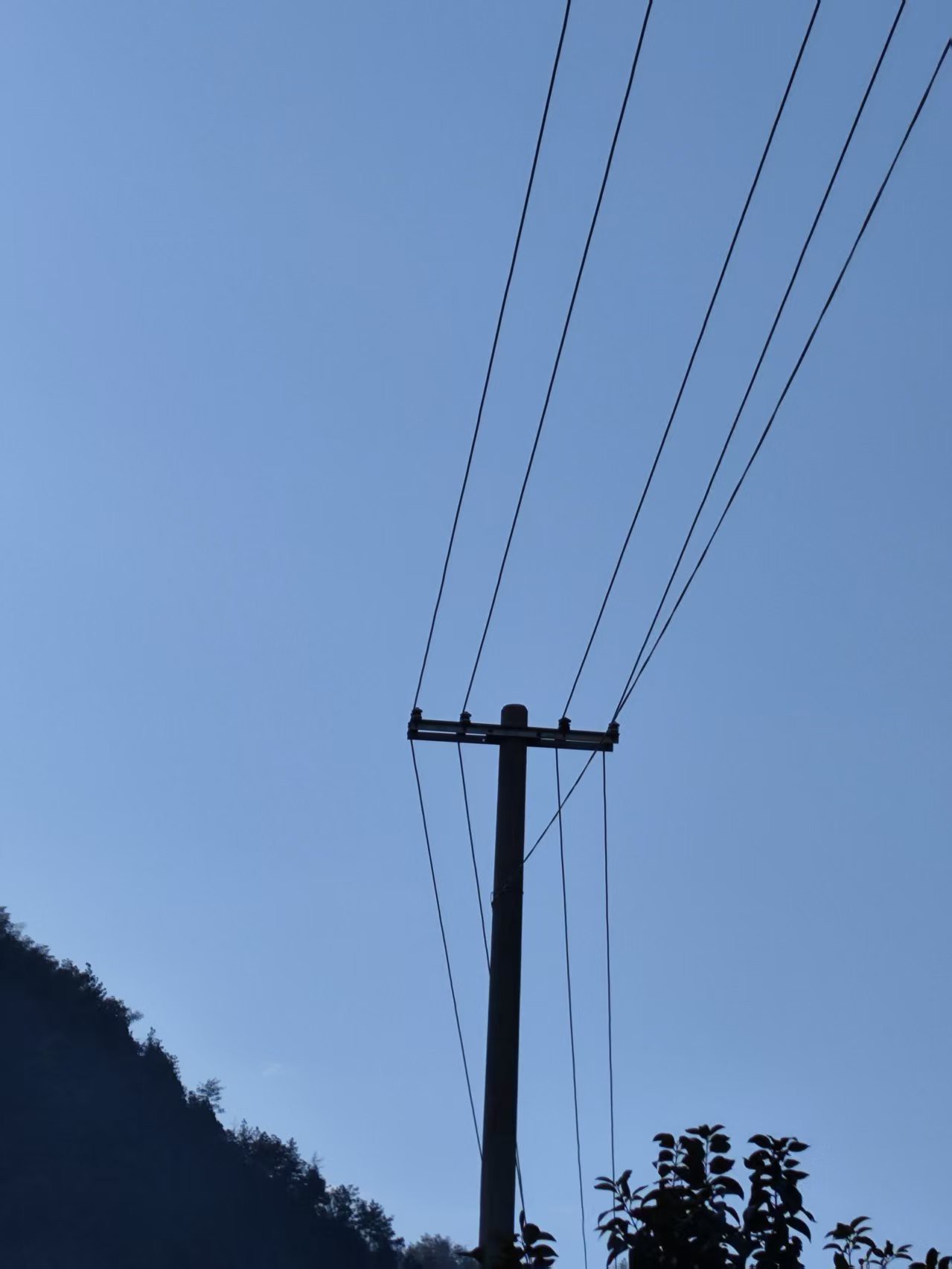 Cross Arm in Overhead Power Distribution Cross Arm in Overhead Power Distribution